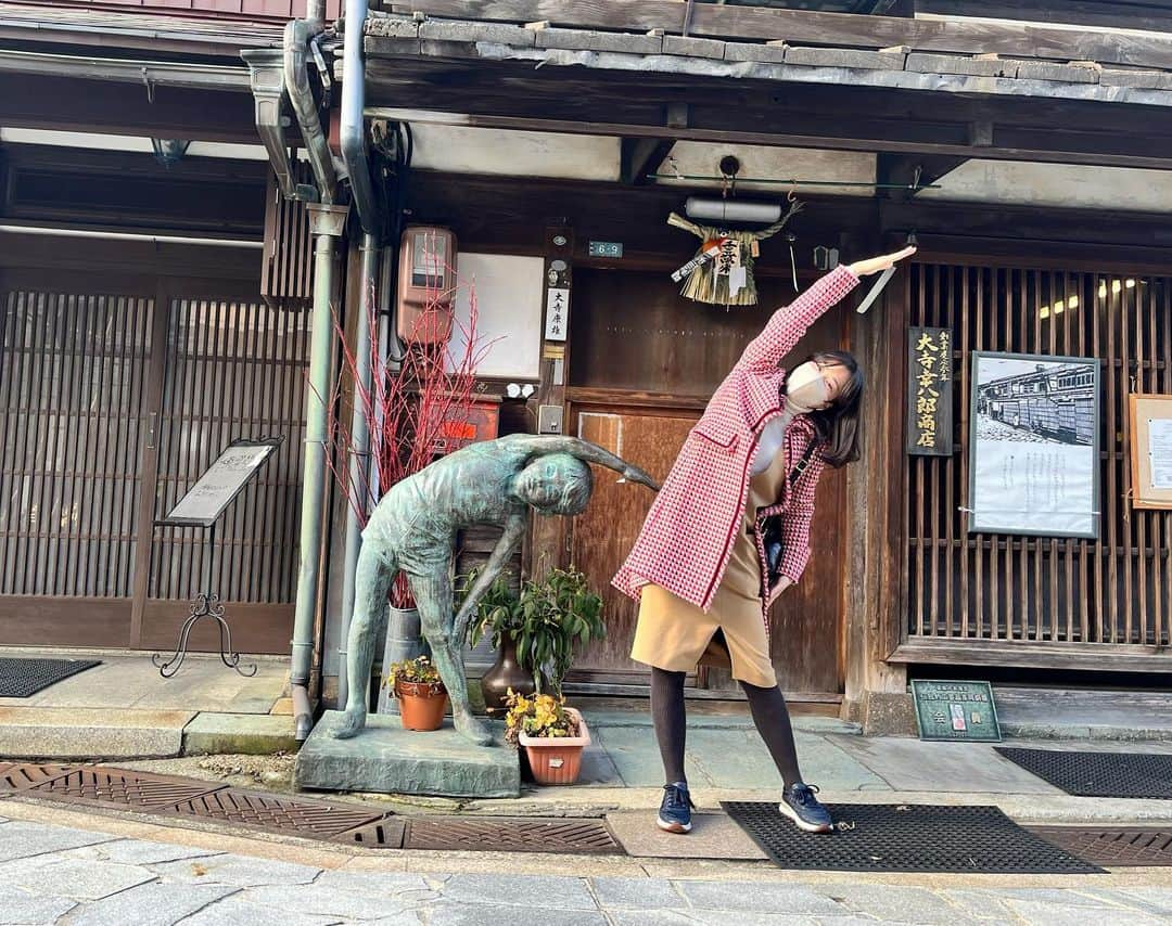 夢花らんのインスタグラム：「明けましておめでとうございます⛩ 気がつけば、年が明けてから11日もたっていました❤️  私は3連休を利用して、富山に弾丸帰省してきました☺️🗻  祖母が嫁いだ街👰‍♀️ 金屋町に行ってきました‼︎ 立ち寄った[大寺幸八郎商店]  祖母と大寺さんな再会も涙涙❣️ 色んな思いがあったんですね(^^) 祖母も若い時頑張っていたのだなぁ❣️  このお店では素敵な出会いが沢山ありました😊💕 想像以上に楽しかったので帰った時はまた立ち寄ります！  #富山 #金屋町 #toyama #kanaya #銅器 #高岡銅器 #観光名所」