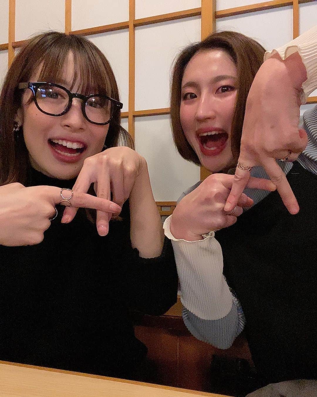 芥川愛加のインスタグラム：「・ 勝手に私の携帯使って撮られてた🤳 「A・I・K・A・🫶🏻」👭 ・ 気づいた時キュン🫰🏻💕でした🥲💘 これからも末永く仲良くしてください🥰 ・ ・ #JTタラレバ娘  #ちーさんこずあいか #下呂旅 #席外してる間に #イタズラかと思いきや #嬉しいサプライズ #愛されてるなぁ泣 #ありがとう #心の友 #時差投稿」
