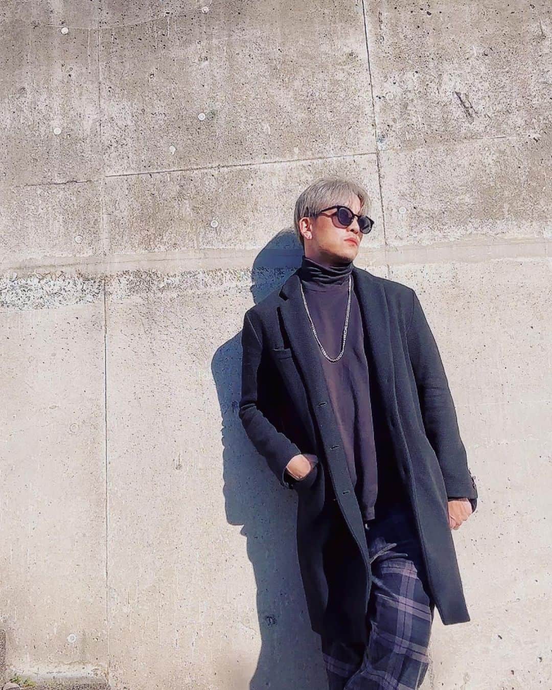 SHU-YAのインスタグラム：「最近寒いですねー！  韓国人にいそうなコーデ。  #イメージ #韓国風 #私服」