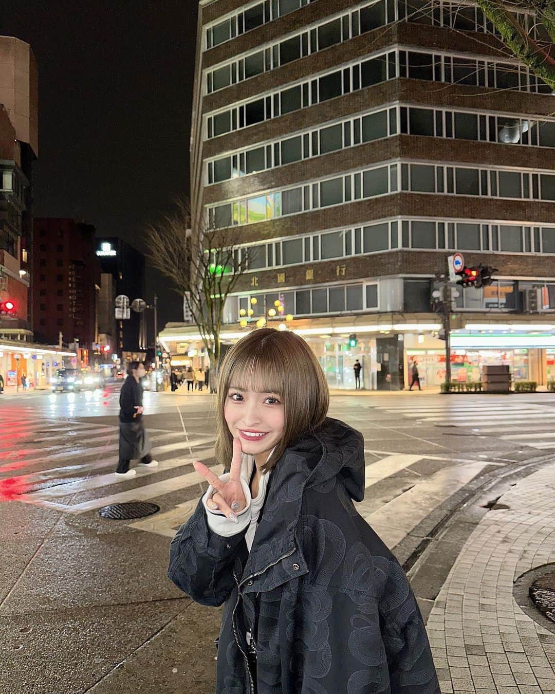 清水里香のインスタグラム：「⁡ ⁡ 先日お仕事で金沢に行きました！ 人生初めての金沢🦀 とーーっても楽しかったです♡ またお知らせしますぅ！ ⁡ ⁡ ⁡ ⁡ #金沢 #蟹」