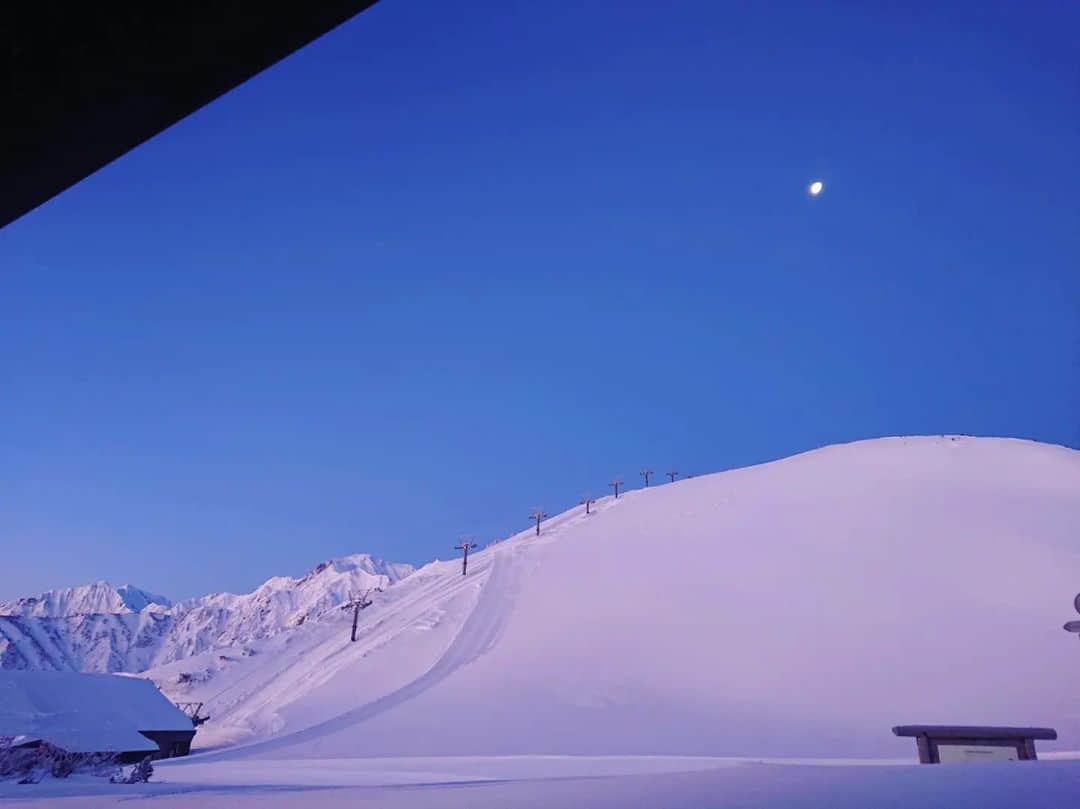白馬八方尾根スキー場さんのインスタグラム写真 - (白馬八方尾根スキー場Instagram)「夜明けの八方尾根です♪ #happo #hakuba #winter #sunrise」1月11日 20時33分 - hakuba_kanko_happo