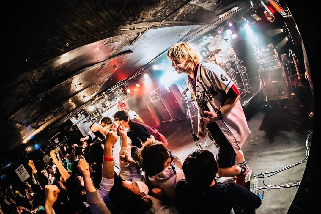 チフネシンゴさんのインスタグラム写真 - (チフネシンゴInstagram)「. 2023.01.09(月祝) at 千葉LOOK HOTSQUALL ONEMAN SHOW!!!  "Brand New Our Daylight 2023" . . . #hotsquall #ホスコ #brandnewourdaylight #bnod #rock #punk #guitar #livehouse #千葉 #laughatlife #人生を笑え  Photo by @sskami_」1月11日 20時48分 - chikkun_hotsquall