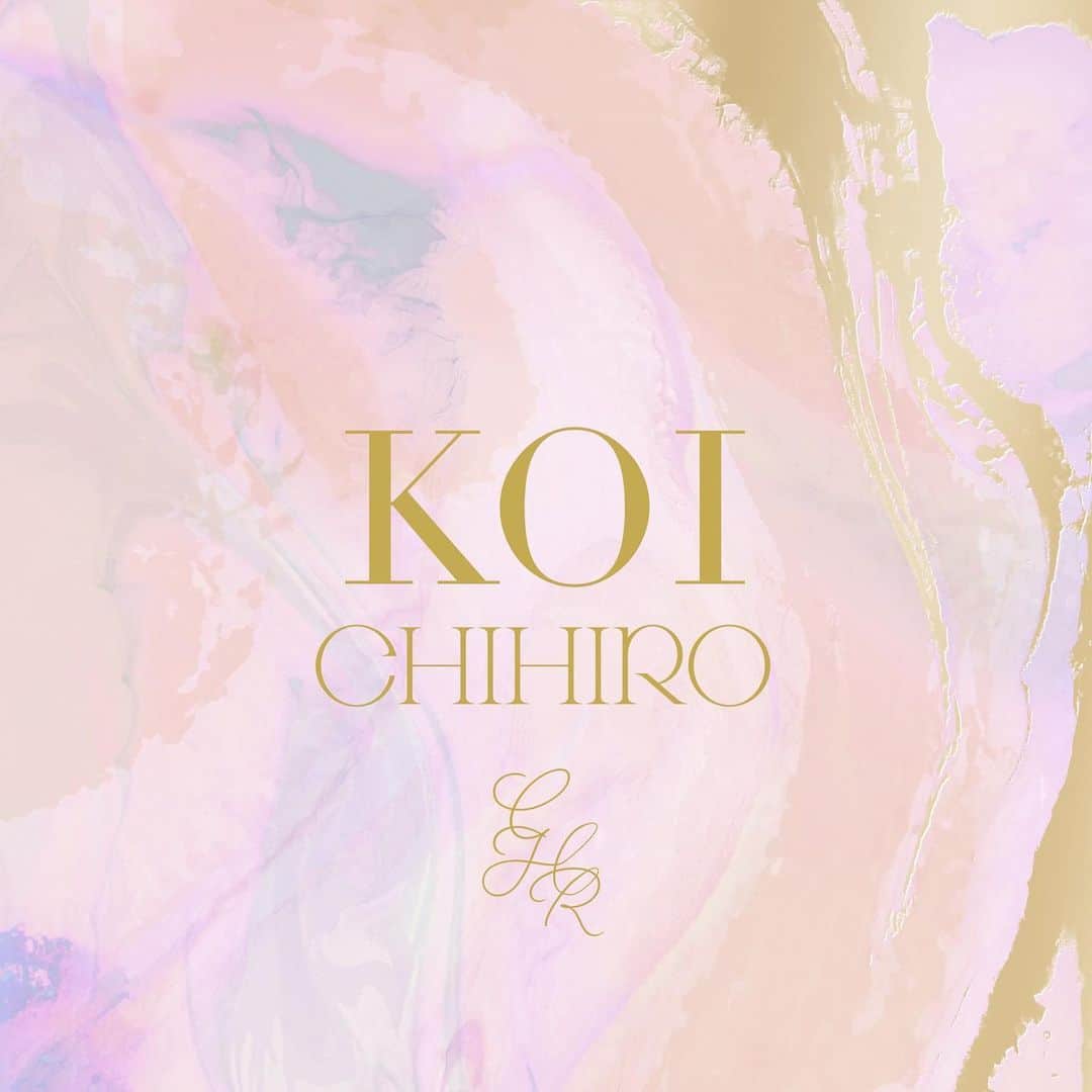 CHIHIROのインスタグラム：「今日はお知らせ🌹  配信デジタルベストアルバム『KOI』 2023.2.1(wed) リリース & 先行シングル『遊びとか言わないで 』 2023.1.25(wed)リリース  が決定しました🎉  私はデビューしてから 失恋の曲、叶わない恋の曲を沢山書いてきました。  好きになっちゃいけない人を好きになってしまったり、ダメだって分かってるのに諦められなかったり、「好き」という二文字が全ての感情に勝ってしまう。  結局最後は自分の力でその沼から抜け出さなきゃいけないけど好きだった分悩んで、葛藤して、挫けそうになった時私の曲がお守りになったり、背中を押せる存在になれたらいいなってそんな思いでラブソングを書いてきました。  今回のデジタルベストアルバムのコンセプトは沼ソング🥀✨ ”沼ってしまって抜け出せない女の子へ” 今まで書いてきた曲の中から 恋愛沼から抜け出せるセレクトした15曲になってます。  今回のジャケはNAMIDACARATSやLOVERSなどを手掛けてくださった鷲見陽さんにお願いしました。 いろんな感情が混ざって素敵な色に☺️  ベストの新曲「遊びとか言わないで」もお楽しみに！   #ベストアルバム  #新曲  #沼恋  #片想い  #ラブソング」
