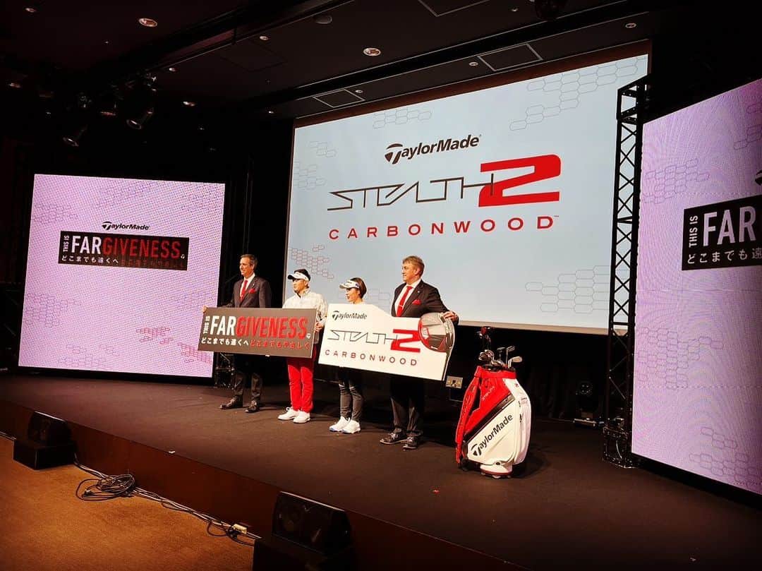 岡山絵里のインスタグラム：「. テーラーメイド新製品発表会✨ #Stealth2  どこまでも遠くに、 どこまでもやさしく。  FAR+FORGIVENESS= #FARGIVENESS  ステルス2 ヘッドは光沢があり 輝いています✨ 構えやすさ、優しさ 増してます!! 打音も、変わりより良い音に... ぜひ、試してみてください✨  私もこれから、コースで打つのか 楽しみだ〜🤤 #stealth2 #stealth2driver  @taylormade_golf_japan」
