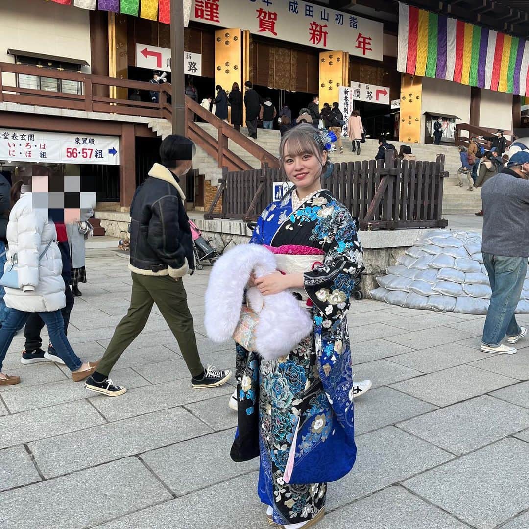 平瀬美里のインスタグラム：「毎年恒例の成田山、成人式の日に行ってきたよ〜💫 おみくじは半吉でした✌🏻」