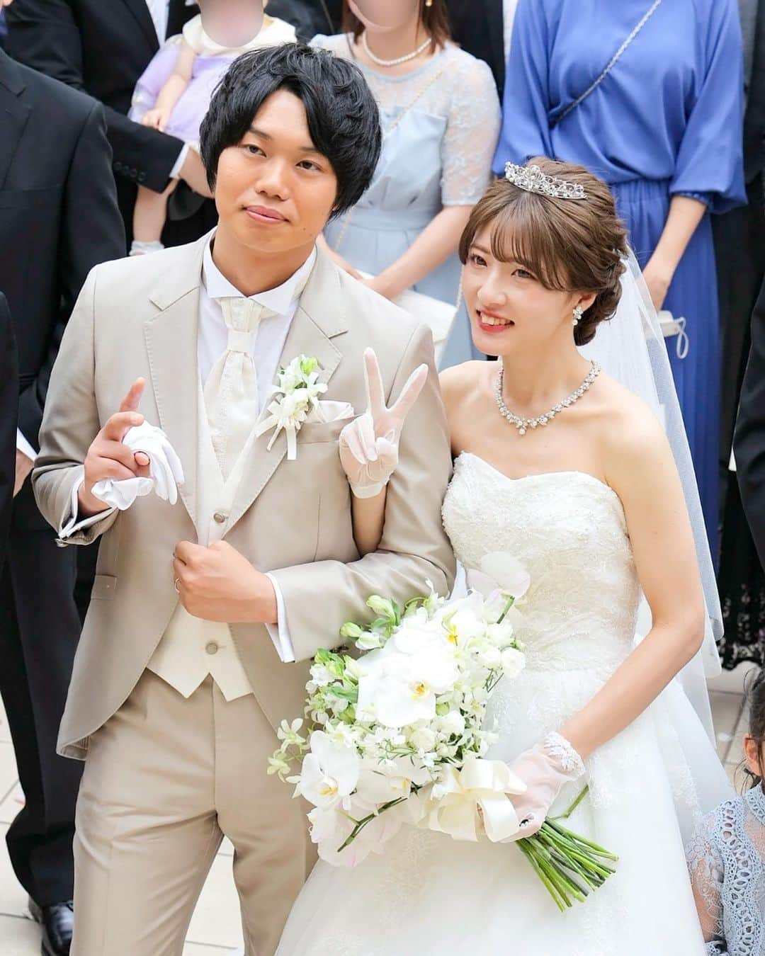 しほこのインスタグラム：「❤︎* ⁡ ⁡ ⁡ 結婚記念日🕊🤍 ⁡ ⁡ 本当に色々あった内容の濃い 1年でした、、😵‍💫！ ⁡ ⁡ これからも良い事も悪い事も 2人で支え合って乗り越えて いきましょう👫🫶🏻 ⁡ ⁡ 2年目もよろしくお願いします🙆‍♀️ ⁡ ⁡ ⁡ #結婚記念日 #記念日 #anniversary #💍 #1周年 #2年目突入 #夫婦 #夫婦生活 #結婚記念日旅行 #旅行 #結婚式 #ウェディングドレス #ウェディングブーケ #アニヴェルセル #anniversaire #アニスタグラム @anniversaire_official #wedding #weddingdress #weddingphoto #20230111」