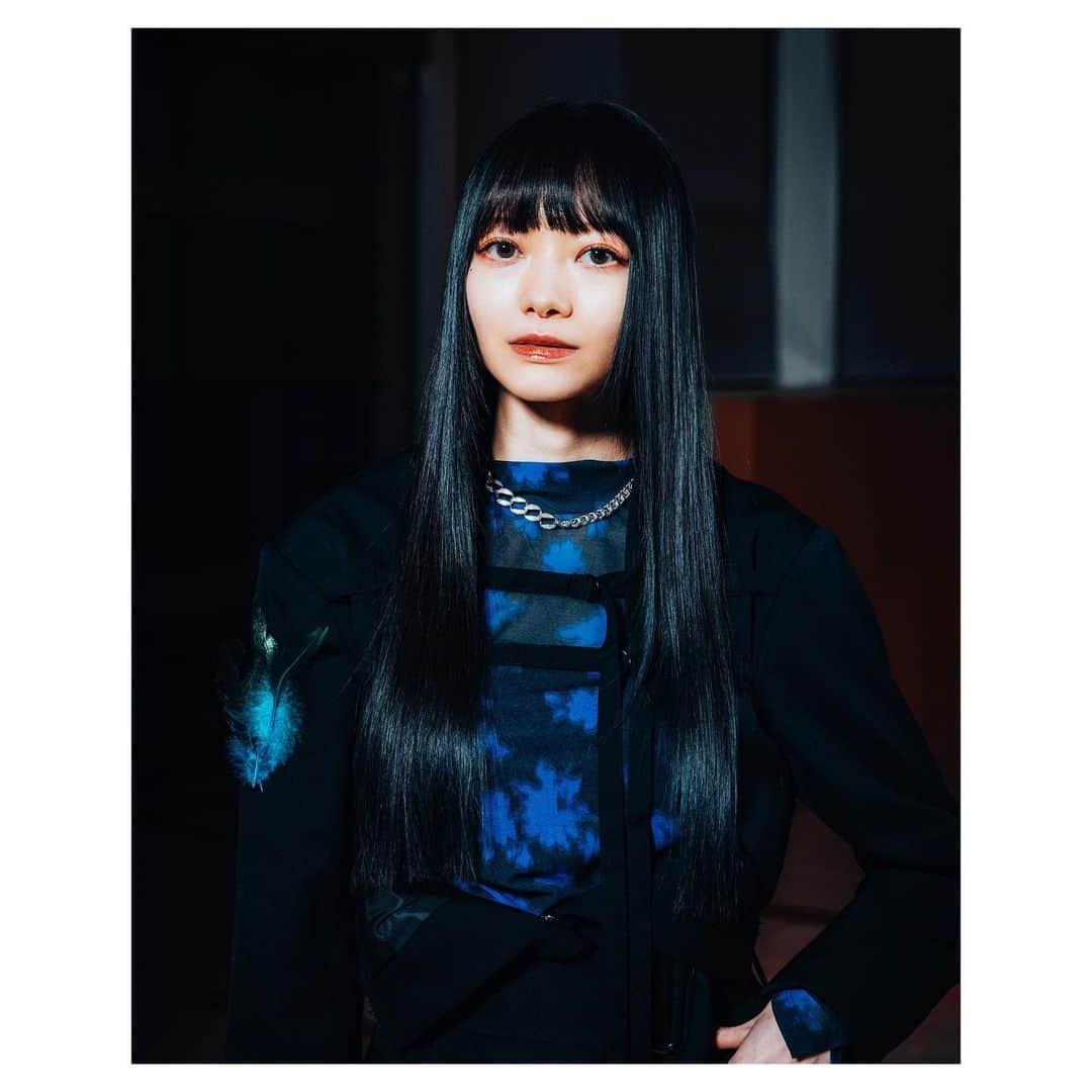 RINAのインスタグラム：「【New Artist Visual】 AliA 「僕が僕であるために」  make up @youca1220  hair @mikimasue_hair__  stylist @syndrome.sny   photo by @harutaaaaaaa   #AliA #rock #music」