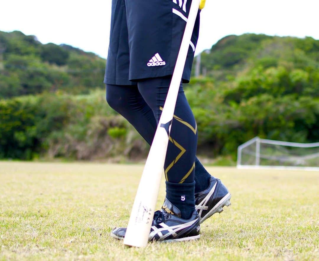 近本光司のインスタグラム：「今年もサポートよろしくお願いします🤲  #阪神タイガース #近本光司 #ヤナセバット #アディダス #ツータイムズユー #オールスタージャパン #スワンズ #アシックス #久保田スラッガー」