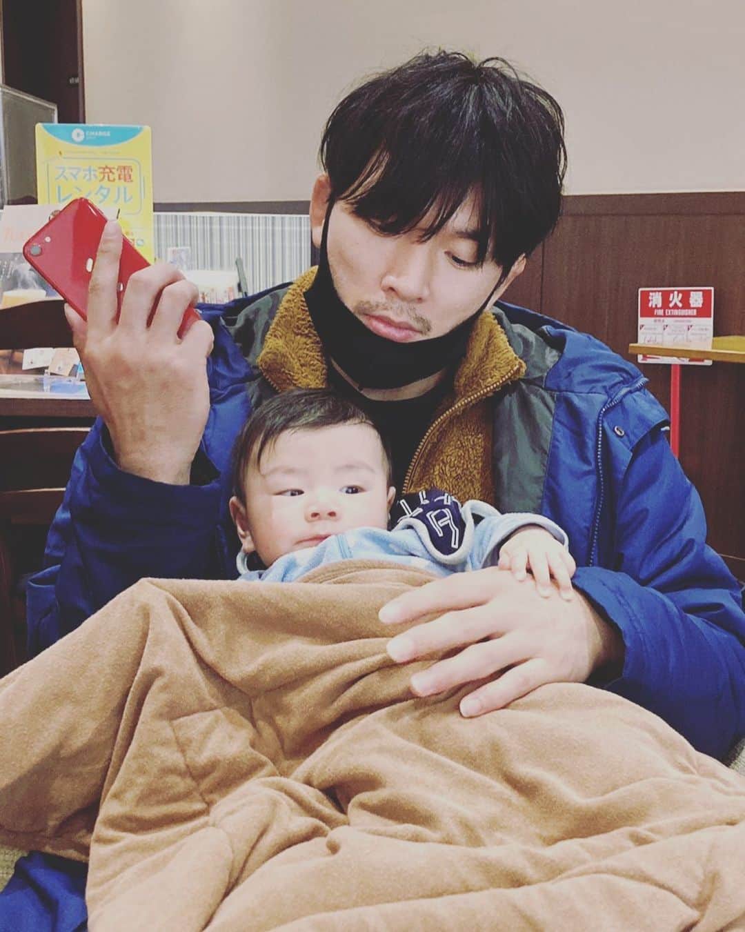 高谷惣亮のインスタグラム：「Today is our wedding anniversary.  My wife and I have been married for 6 years and have been together for 12 years. This year my son celebrated with us. Let us continue to overcome hardships together. And live a happy life.」