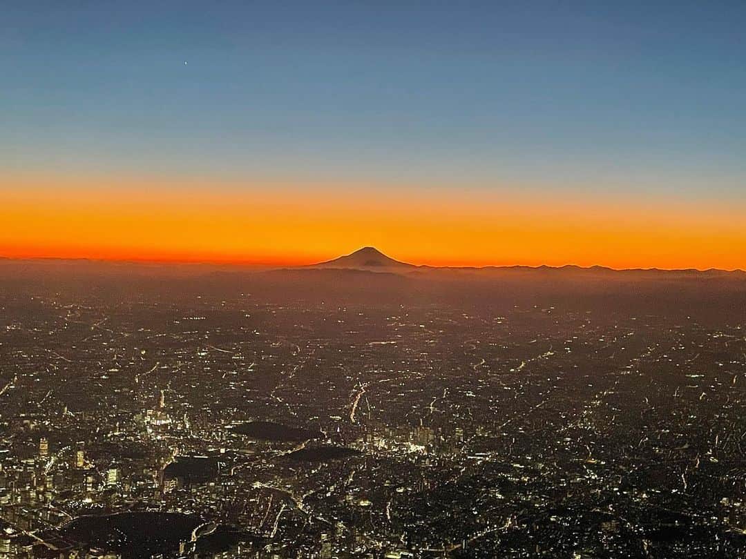 石原慎也のインスタグラム：「明日からツアーだ 地元の美味しい空気を堪能してる  Live tour starts tomorrow! The air is so good in my hometown!」