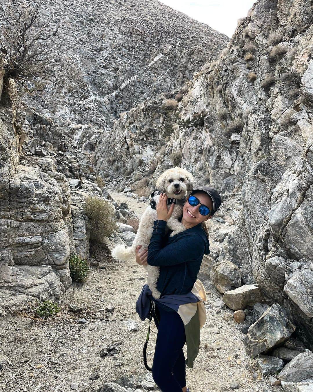 マリッサ・キャステリのインスタグラム：「Hiking with my favorite 😍」