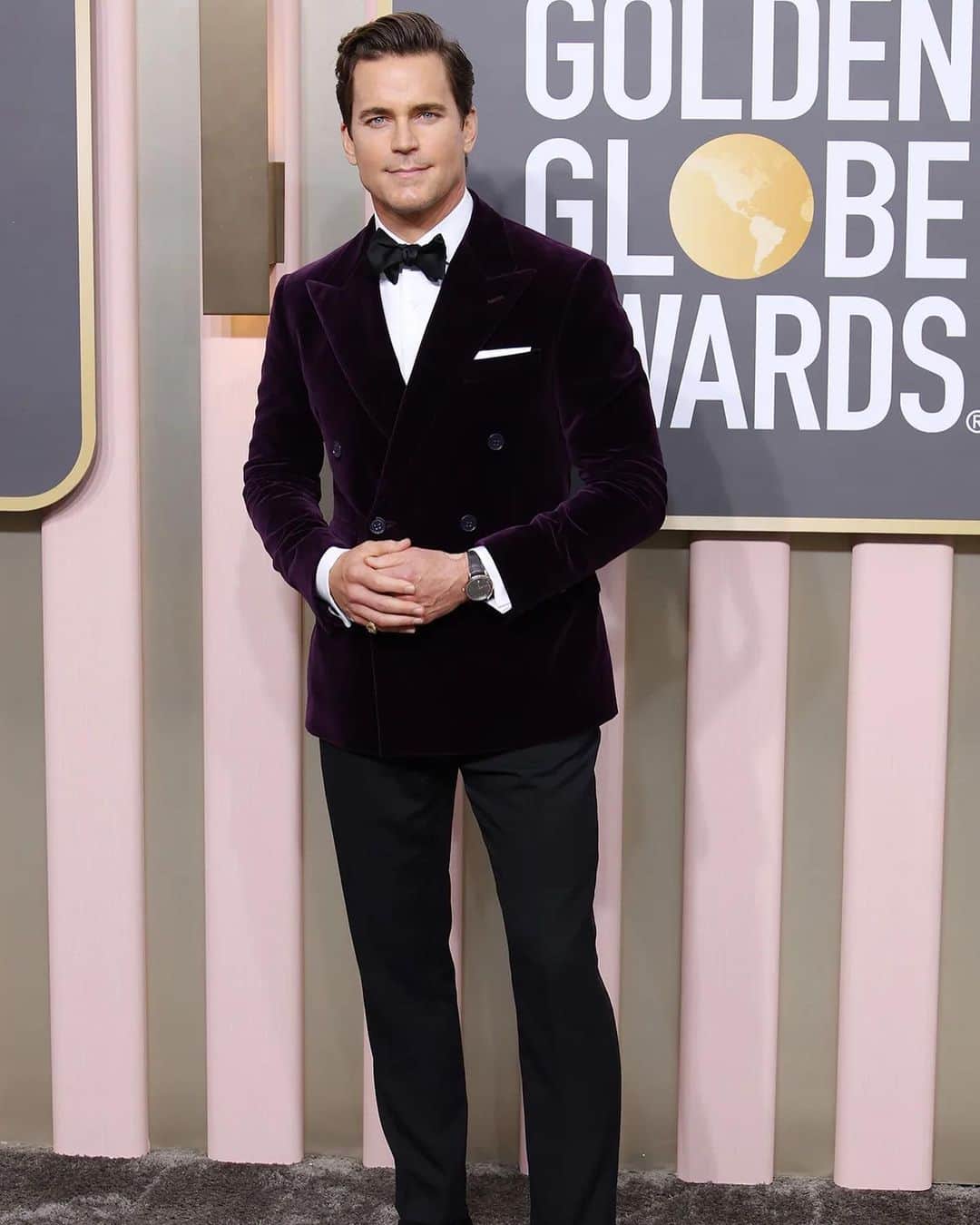 マット・ボマーのインスタグラム：「Great night at the @goldenglobes. Congratulations to the legendary @ryanmurphyproductions on the well deserved Carol Burnett lifetime achievement award. Thank you @ralphlauren @omega and @davidyurman for this look 💜🖤And always to the incredible @warrenalfiebaker for pulling it all together for me! 📸: @danieleventurelliphoto @vanityfair 💈: @davidcoxhair」