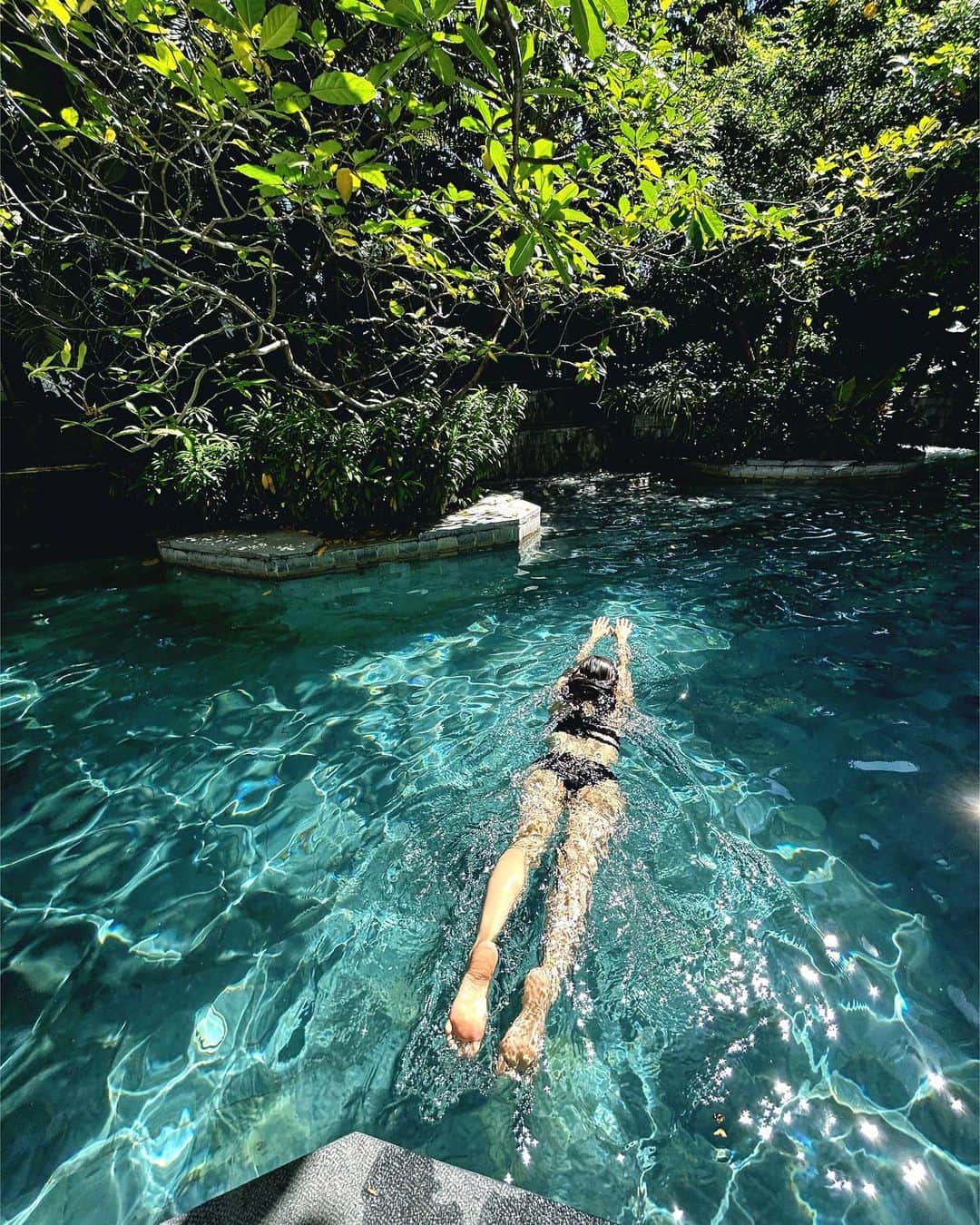 ナリ さんのインスタグラム写真 - (ナリ Instagram)「#빵디📸 이녀석, 물에만 들어가면 자니?🤍 사진보니까 또 수영하고싶다. #조카#태양이🌞」1月12日 2時27分 - kimnaris