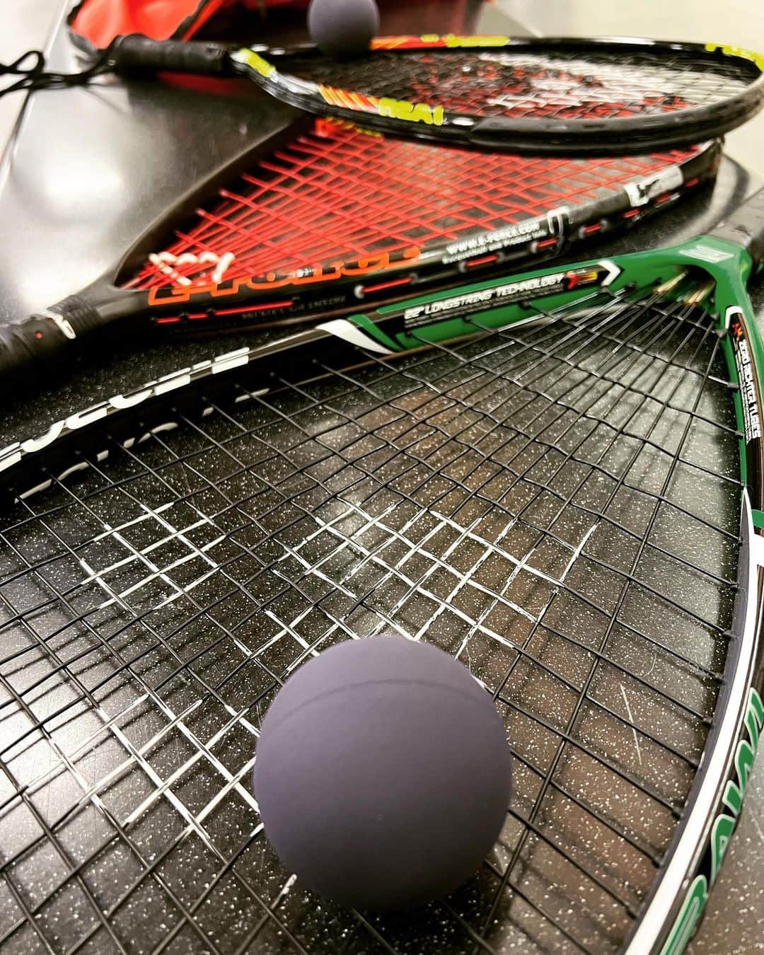 ピーター・ファシネリのインスタグラム：「All is fair in love and war… and Racketball.  💪🏻」