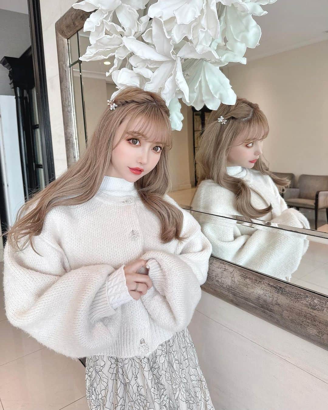 吉川ちえのインスタグラム：「【✂️✨✂✨✂️✨✂️】 . アンククロスで髪の毛カラーと エクステつけてきました😙❤️ 今回もスーパーロングヘアに😝💓 アンククロスラフトは （ @ankhcross_raft ） 新宿南口にあってここ最近ずっと通ってます🥺✨ . カラーは明るめのベージュ🌈🧸 この絶妙な色合いが好き❤️ エクステはシールタイプなので 馴染みやすいし絡みにくくて良き🙆‍♀️ . 担当はさくさん👦🏻🧸🫧 （ @ankhcross_raft ） いつもありがとうございます😊 . #ankhcross #アンククロス #ankhcrossraft」
