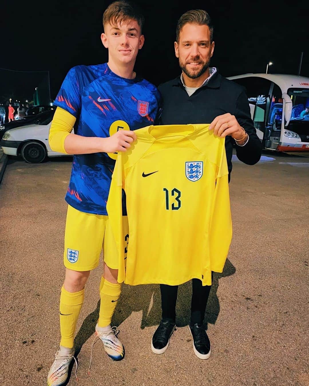 マーク・バンのインスタグラム：「24hrs in Alicante ✈️   Always great to see this top GK away with England @finherrick 🏴󠁧󠁢󠁥󠁮󠁧󠁿   Keep working hard mate 👊🏻」