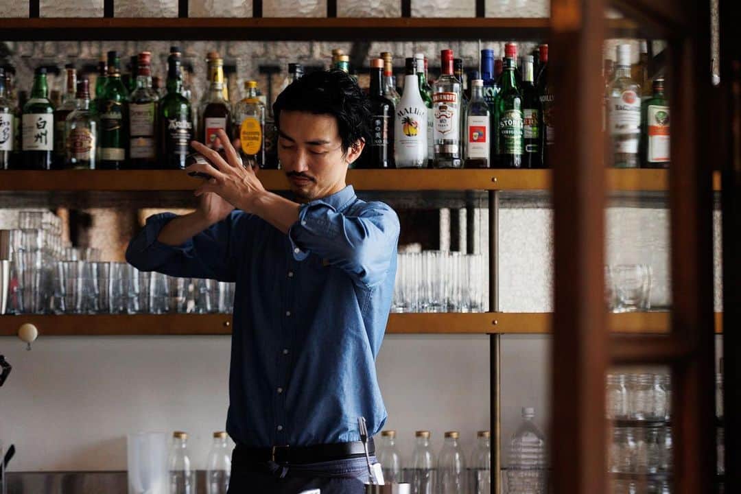 FORTUNE GARDEN KYOTOのインスタグラム：「【BAR】 ⁡ サラッと食前酒や、 別のお店でお食事を堪能された後でも 大歓迎でございます ⁡ バーテンダーがおすすめのお酒と、 とっておきのトークでお迎えします ⁡ #fortunegardenkyoto #フォーチュンガーデン京都 #pdsのある人生 #おもてなしが好きだから #そうだ京都行こう」