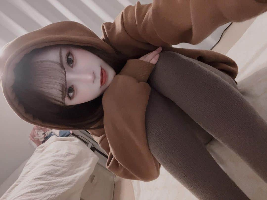 なつきさんのインスタグラム写真 - (なつきInstagram)「前にも紹介したルルクシェル(@lulukushel.jp)の着圧レギンス！立ち仕事で浮腫み気になるけど履いて寝たら脚スッキリしてるしめちゃくちゃお世話になってる^_^🎶今回は色違いのブラウンにしましたわ〜！！  私のフォロワーさん限定の2000円OFFクーポンもらった 👉🏻《 FLON1 》 期限は1/27までで2枚以上の購入で使えます‼️是非‼️  #ルルクシェル #lulukushel#ふわぴた着圧レギンス #足のむくみ #脚痩せ」1月12日 19時22分 - screamer.xoxo