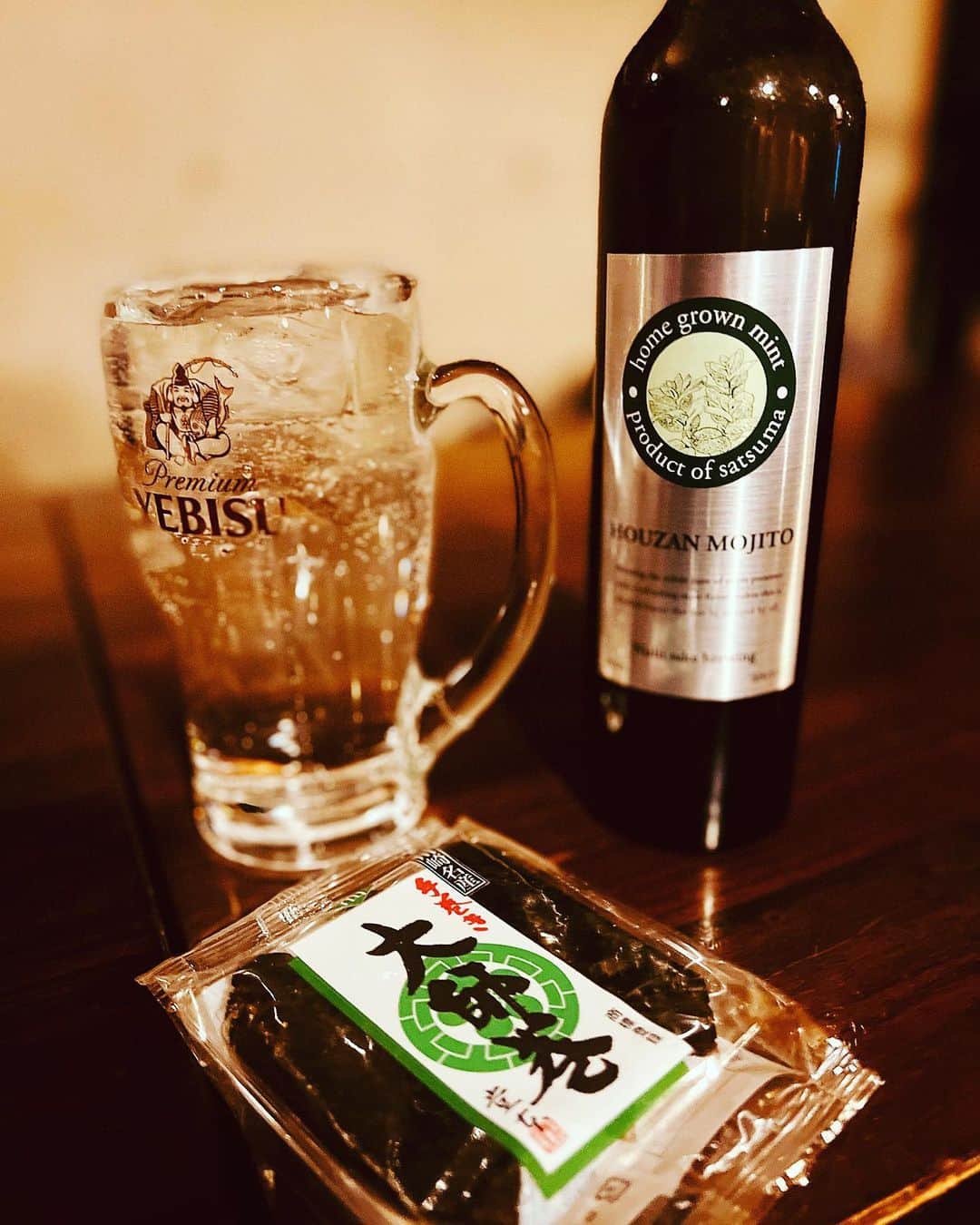 のインスタグラム：「年末から続いた仕事もやっと落ち着いて、 昨夜は行きつけにて今年の呑み始め！  #🍺  #🍶  #宝山モヒート」
