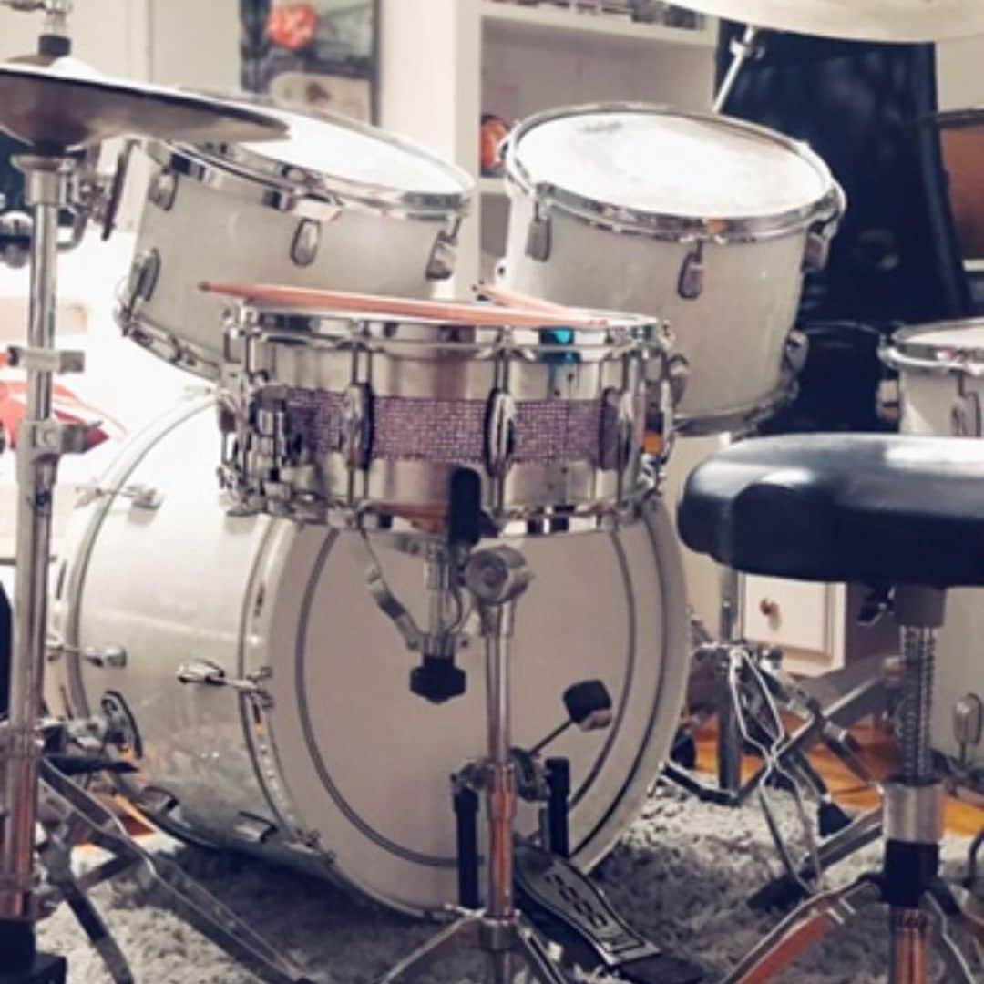 カリディー・イングリッシュさんのインスタグラム写真 - (カリディー・イングリッシュInstagram)「In memory of Jeremy Berman.  🥁 ❤️ My @qdrumco kit was just one of the many beautiful and innovative drums he left his fingerprint on.   A true happy place 🕊   I didn’t have many pictures of Jeremy, so I started this post with one that embodies the elegance of his drums, and a few of the kits I had the absolute privilege to play 🤍  As my lavender crystal embedded snare sits in front of me, I’m hoping to share something that respects the artist who made it 💜 🦄   Jeremys signature maple reinforced hoops, and heart transferred into his craftsmanship. May his drums and legacy always beat with beauty, attack and warmth.🤍   Sending love to his family and friends.」1月12日 12時22分 - carideeenglish