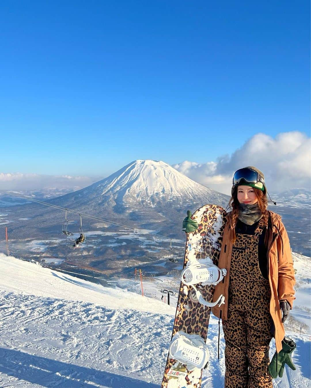 DJGEKIKARAさんのインスタグラム写真 - (DJGEKIKARAInstagram)「めちゃくちゃピーカン☀️❤️☀️❤️💛 羊蹄山が綺麗❄️🗻❄️⛄️❄️⛄️ しょーこさんとは2年ぶり？？ 毎年ともちゃんも一緒だったけど今回は1人で会いに行きました💛💚  #スノーボード #スノーボード女子 #スノーボード動画 #ツリーラン #丸沼高原スキー場 #川場スキー場 #神立スノーリゾート #杉ノ原スキー場 #ジブ #ゴープロのある生活」1月12日 12時49分 - dj_gekikara