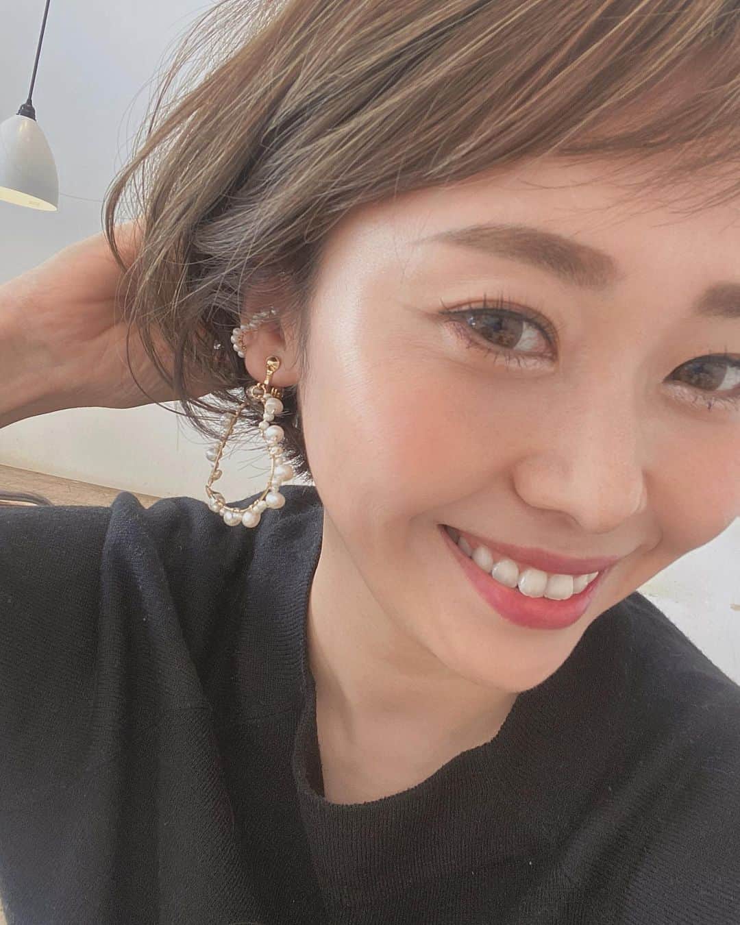 のインスタグラム：「・ 今日は、ふとなんか巻いてみよかなと思って コテで巻いてみた🐰🐰🐰  気分変わる♡♡♡」