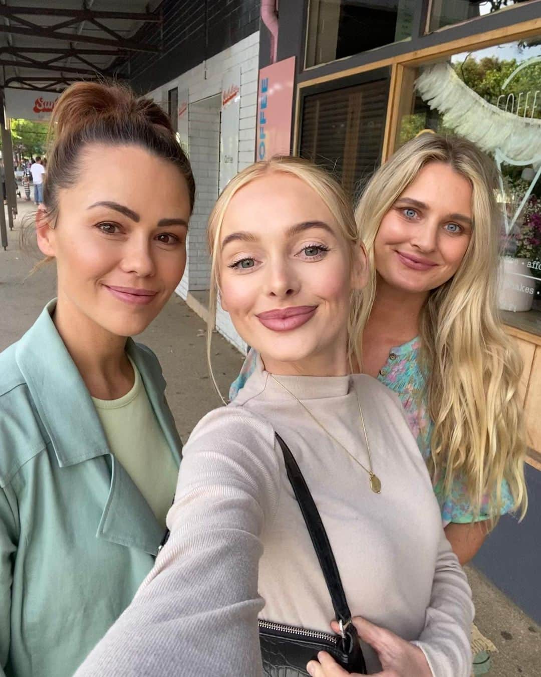 リアノン・ランゲラック（ミッチェル・ランゲラックの妻）のインスタグラム：「Part 2. ☀️」