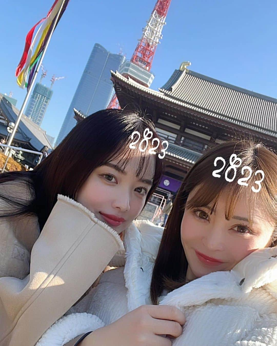 茶谷伊織さんのインスタグラム写真 - (茶谷伊織Instagram)「. 明けましておめでとうございます！ 今年も宜しくお願いします。 時差投稿ですがお友達と初詣に行き おみくじ引いたら末吉でした。 後厄なので大凶以外なら何でも嬉しいし 良いことたくさん書いてあったから良かった☺️ 写真撮るのに夢中になりすぎて顔が真剣すぎ ってお友達に言われた。笑 可愛い御守りも買ってはぴはぴ💛  #2023年 #初詣 #増上寺」1月12日 13時51分 - iori_c