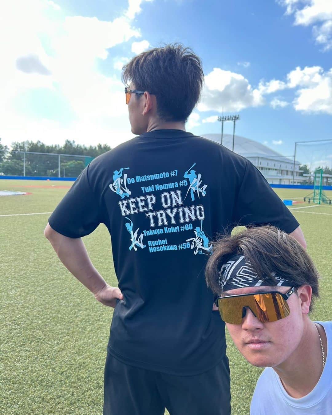 のインスタグラム：「チーム伊江島自主トレTシャツ 　　　　　　　　　　　　　〜郡拓也を添えて〜  #松本剛 #郡拓也 #野村佑希 #ビート魂ショップ #自主トレtシャツ」