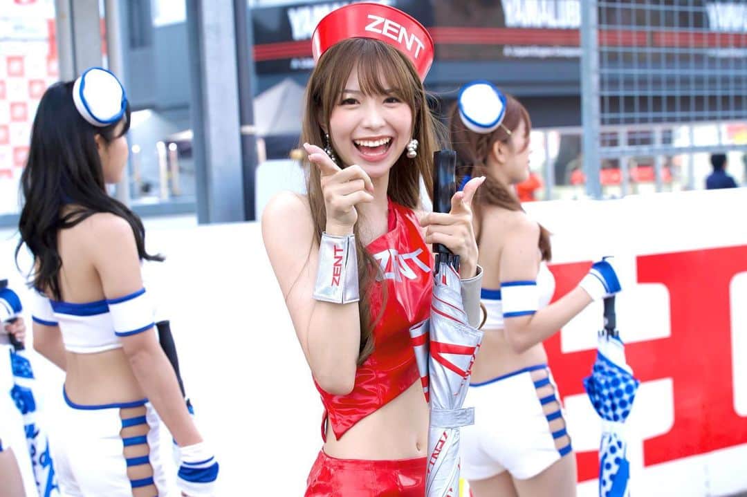 のインスタグラム：「あけましておめでとうございます🎍❤️  2022年は経験したことないことに挑戦した年になりました 今年はもっともっと飛躍できる年にしたいな₍ᐢ.ˬ.ᐡ₎  みんなとたくさん笑って 楽しんで過ごせますように❤️  #レースクイーン #racequeen  #RQ #model  #me #ZENT #ZENTsweeties #ZENTsweeties2022 #松田蘭」