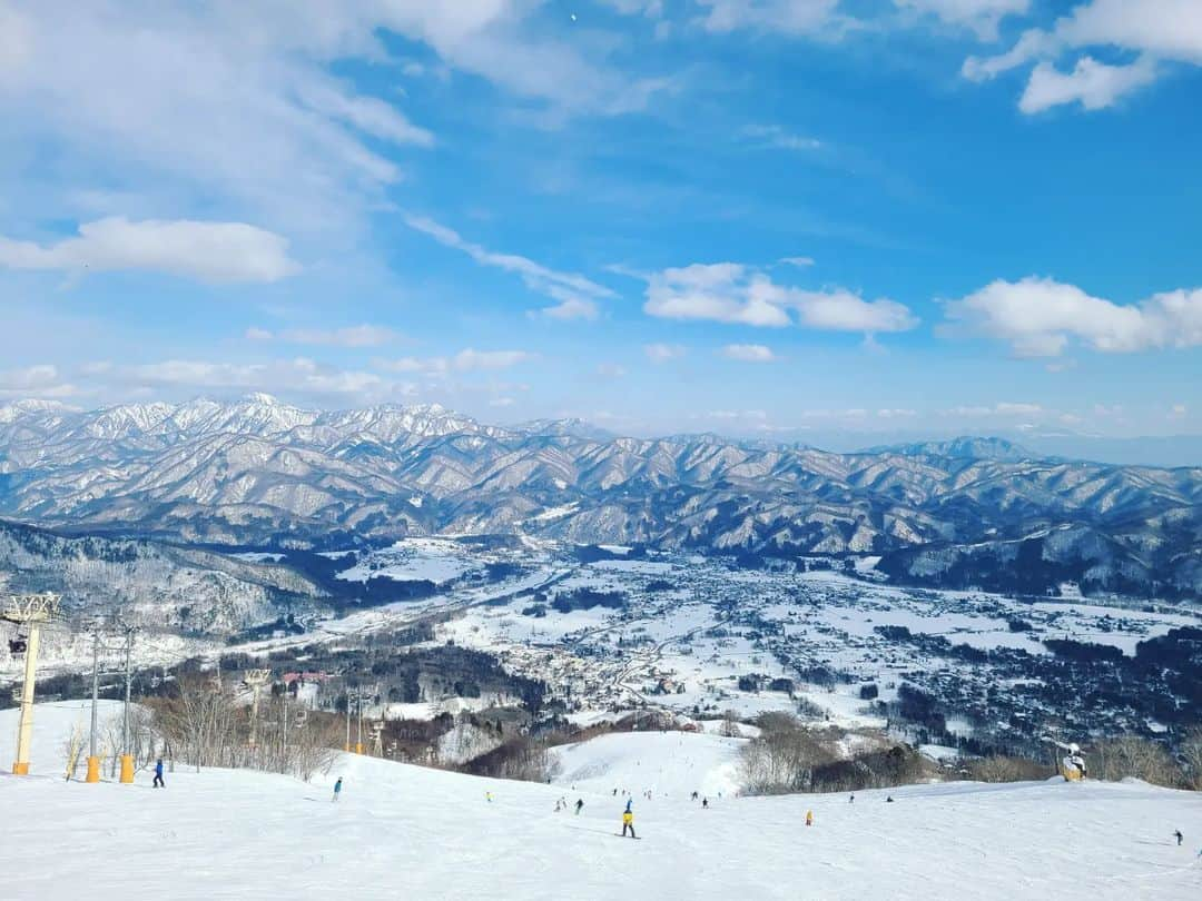 白馬八方尾根スキー場のインスタグラム：「うさぎ平テラスから👀  #nagano #naganojapan #hakuba #hakubavalley #happo #happoone #winter #ski #snowboard #landscape #景色 #長野県 #長野 #信州 #白馬村 #白馬 #八方尾根 #八方尾根スキー場 #八方アルペンライン #八方池 #白馬三山 #白馬マウンテンビーチ #hakubamountainbeach #山 #自然 #登山  #白馬大橋」