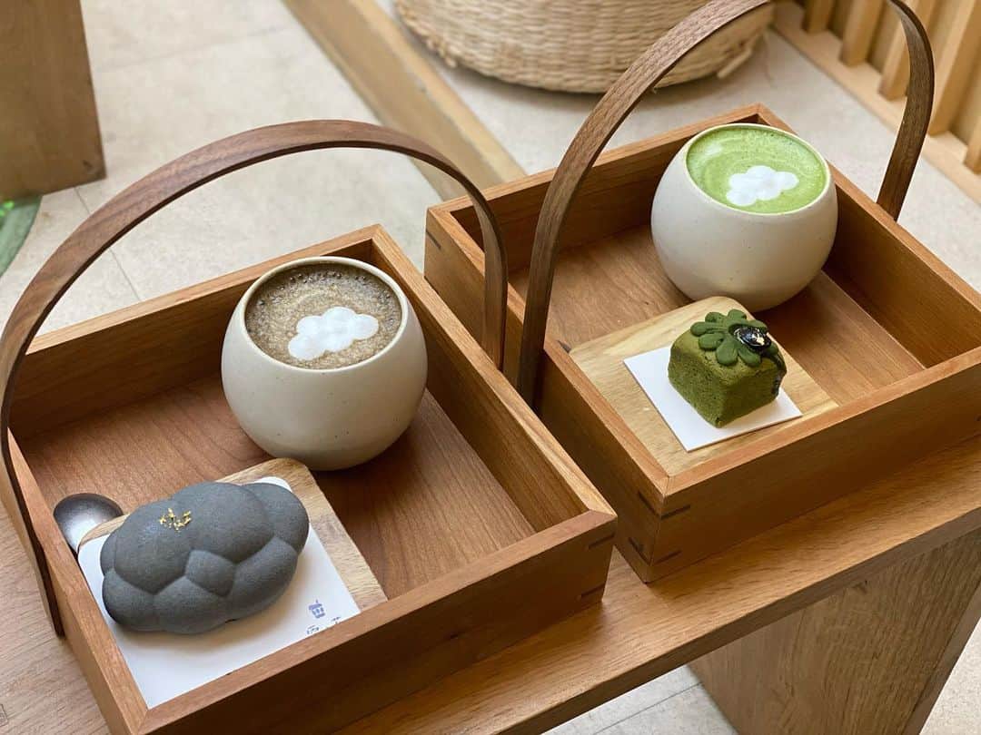 畑田亜希のインスタグラム：「雲ノ茶🍵清水三年坂  今回の一時帰国は👧🏻達と食べ歩きの旅🍡  もう気にせず食べたい物を思いっきり食べようと決めて😋  今まで知らなかった所や、偶然行きたかったお店にも行けたり毎日楽しかった🥰  半年ぶりに子供達が揃って毎日笑いが絶えなくて本当に幸せだったな🥲❤️  👧🏻🧒🏻👧🏻💕  食べ歩きの旅は続く、、、🐷  #2023 #japan #kyoto #さんねんざか #雲ノ茶 #食べ歩きの旅 #myhometown」