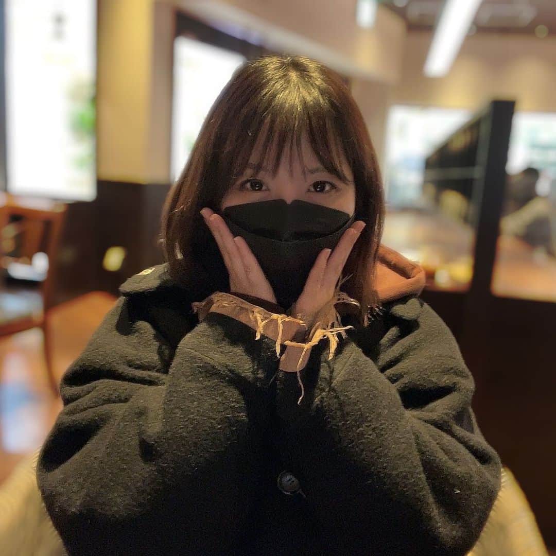 愛美のインスタグラム：「エクステはずして髪の毛切る前の中間地点💁‍♀️」