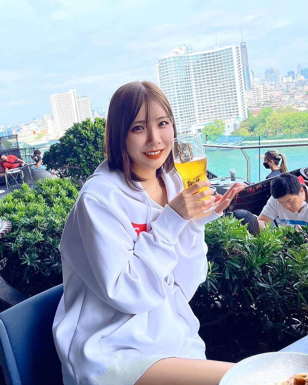 みまるのインスタグラム：「またYouTube始めたから観てね🍺🍺🍺  #みまる #mimaru #🇹🇭 #海外移住 #タイ #バンコク #タイ移住 #バンコク生活 #bangkok #thailand #海外生活  #海外旅行  #ナチュラルライフ #干物女 #自由人 #youtuber #バンコク情報  #みまるチャンネル #在タイ日本人 #在タイ #バンコク駐妻 #バンコク観光 #バンコク旅行 #iconsiam #fallabella #チャオプラヤー川」