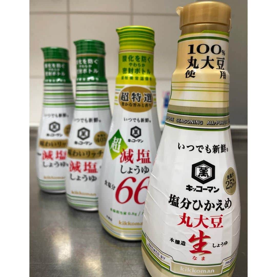 赤平大のインスタグラム：「醤油買ったら、既に購入済だった…を繰り返す事3回目。使い切れるわけがない。欲しい方、差し上げます。 #キッコーマン #減塩 #醤油 派です #賞味期限 23年2月/5月と24年1月/4月 #何作ろう」