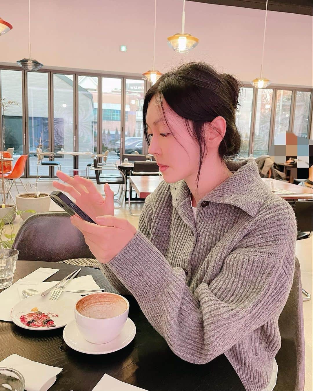 キム・ソヨンのインスタグラム：「🤍☕️ @suann614 🌿」