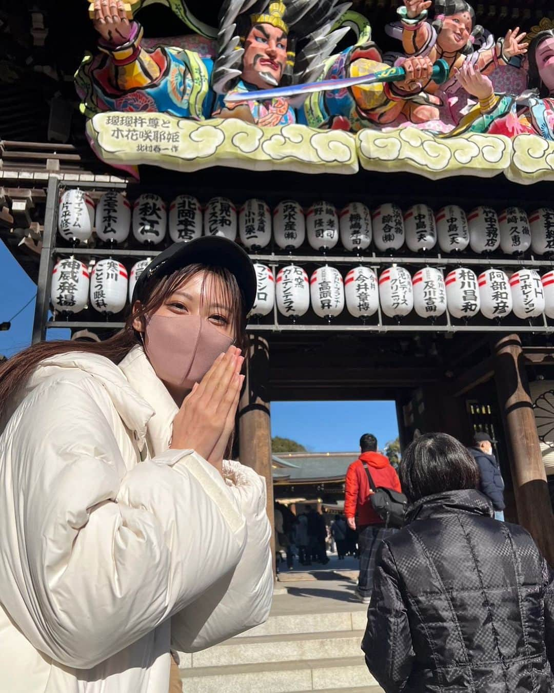 日吉晶羅さんのインスタグラム写真 - (日吉晶羅Instagram)「初詣は寒川神社へ。 みなさんはどこの神社に行ったのかな？  色んな屋台があって楽しかったな( 'ч' )♡ 今年も美味しいもの沢山食べる準備ができました。  #寒川神社  #参拝」1月12日 17時27分 - akira_kirakira_