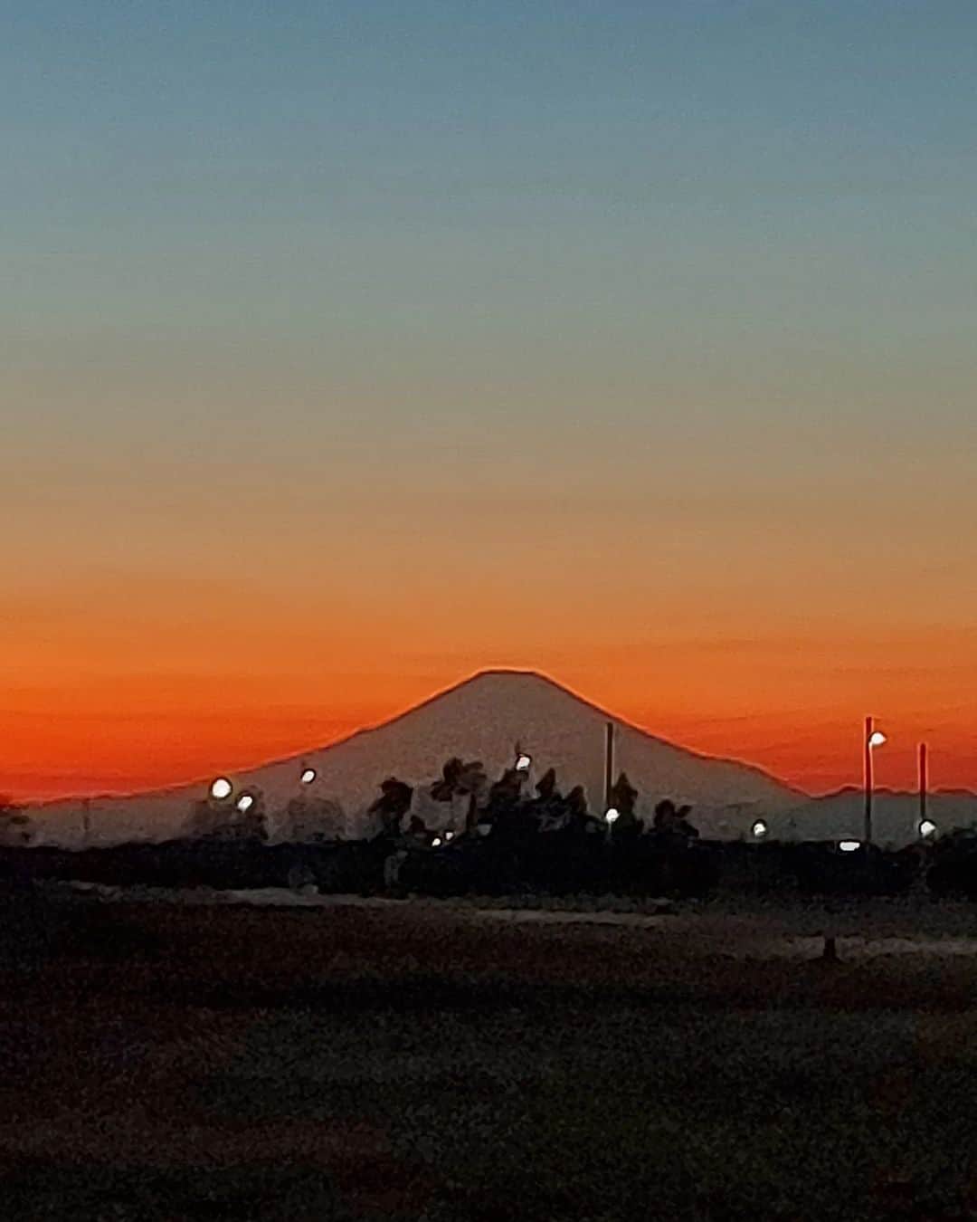 竹内都子さんのインスタグラム写真 - (竹内都子Instagram)「今日もキレイな #富士山  #夕焼け  の中に溶けていきそう✴️」1月12日 17時29分 - miyako_ciao