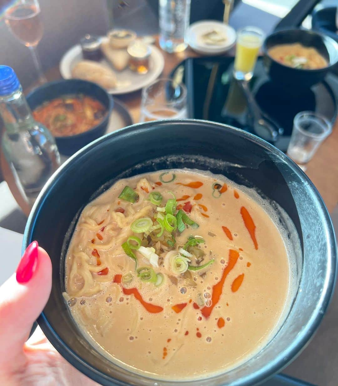 Chiakiさんのインスタグラム写真 - (ChiakiInstagram)「Cathay Pacific First Class lounge at Heathrow. ✈️✨ The noodle is my favourite!! 🤭 New video is out on my YouTube! (@Chiaki) アメリカへ出発の日の動画出しました！ この日はすっごい寒かったです。朝5時出発🚗 アメリカでも色々🇺🇸ハプニングが起きたので、沢山動画作成中です！明日も出るよ〜❤️」1月12日 20時20分 - chiakiinengland