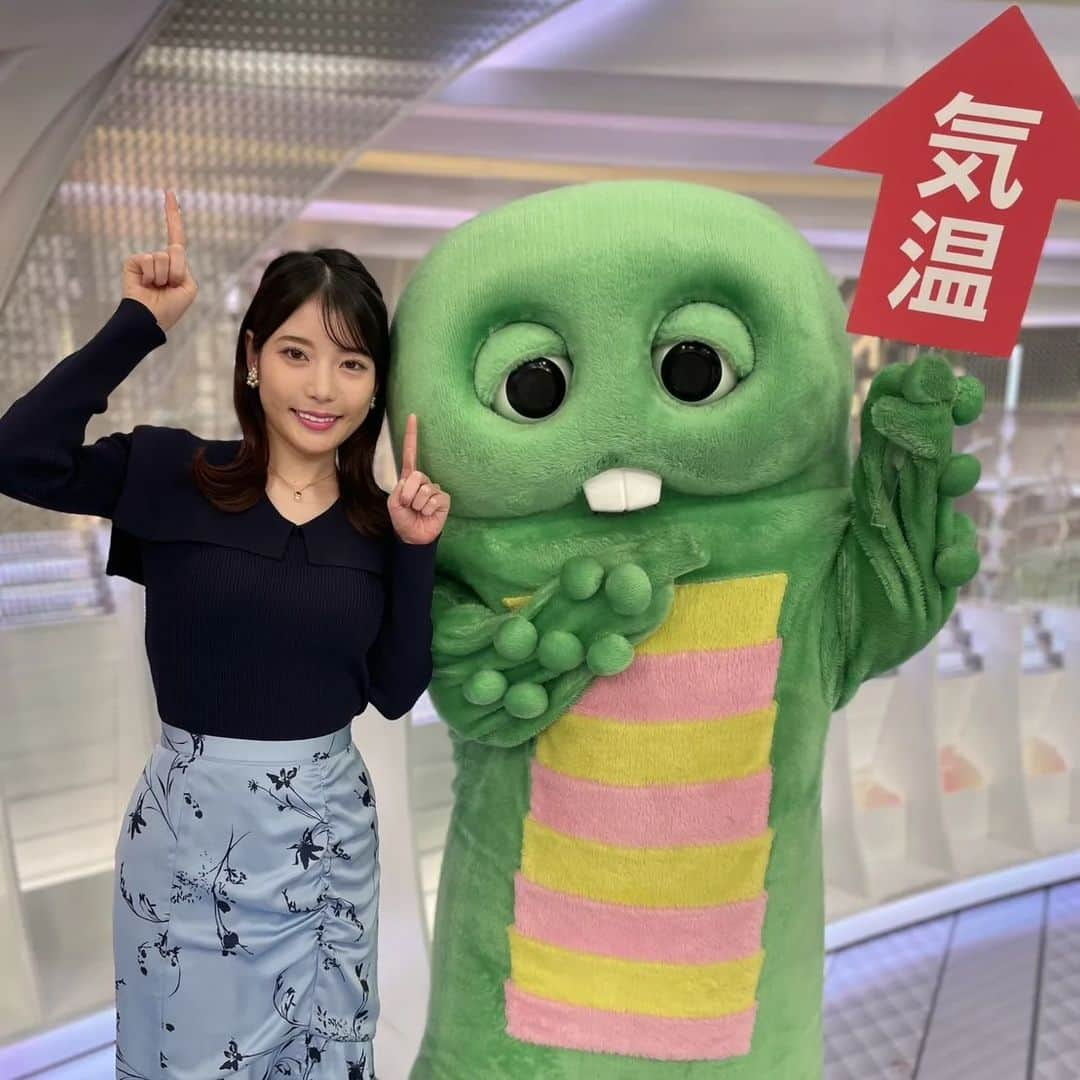 フジテレビ「プライムニュース イブニング」さんのインスタグラム写真 - (フジテレビ「プライムニュース イブニング」Instagram)「あすは西から天気下り坂。西日本を中心に雨が降りそうです。ただ、暖かい空気も運ばれてくるため、各地で春先の気温になりそうです。 #ソラよみ #竹俣紅　@benitakemata_official #ガチャピン　@gachapin_official #天気 #お天気 #イット」1月12日 20時25分 - livenews_it