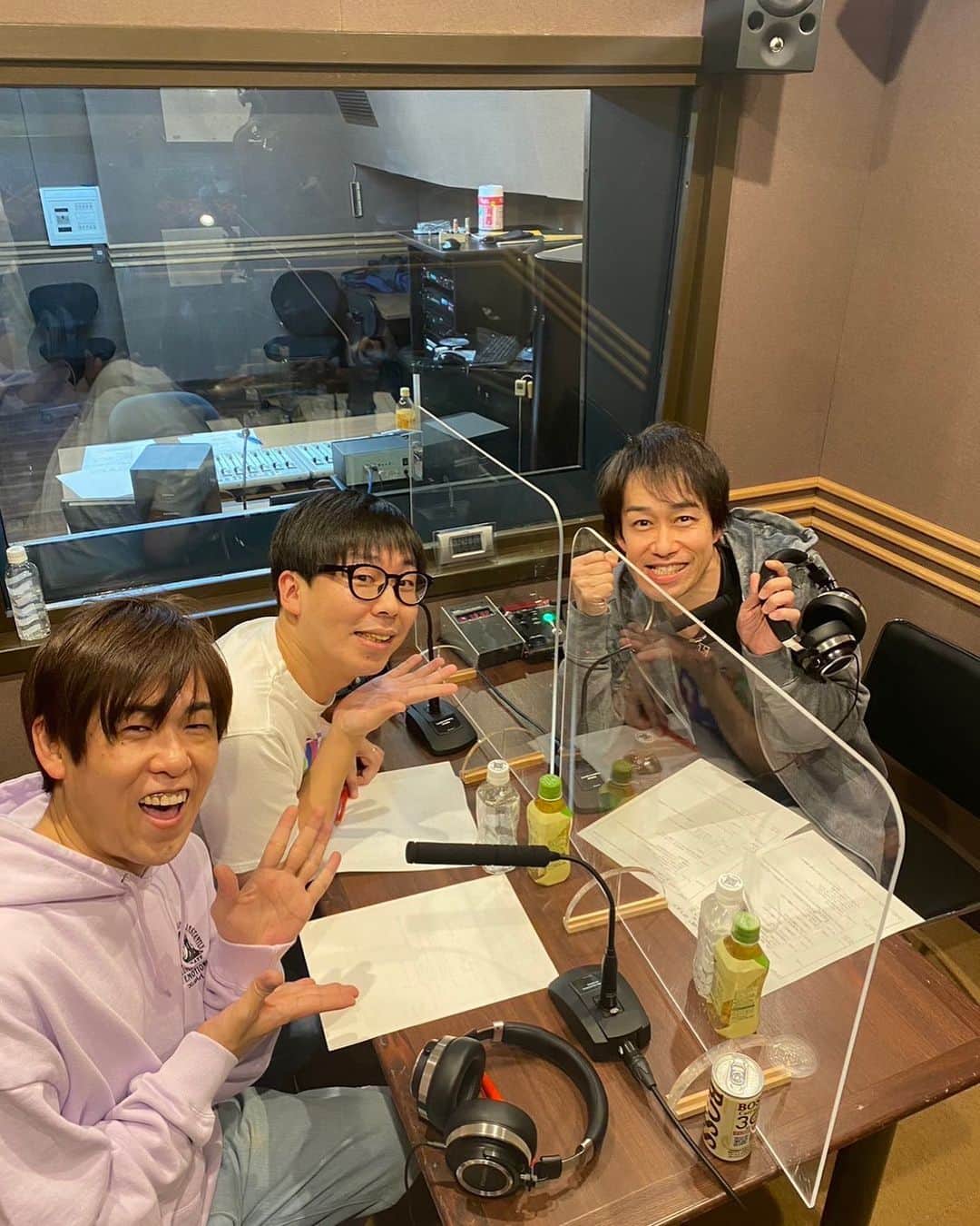 ジャガーともひろのインスタグラム：「今日の収録は 元光GENJIの山本淳一さんをゲストに迎えてのジャニー通でした。  23日から27日の間に下記の地域て聞けます、それ以外はradikoプレミアムで 聞けるので よろしくお願いします  そして事務所に届いた年賀状受け取りました ありがとうございます😊   #山本淳一 さん  #ジャニー通  #ジャガーズ」