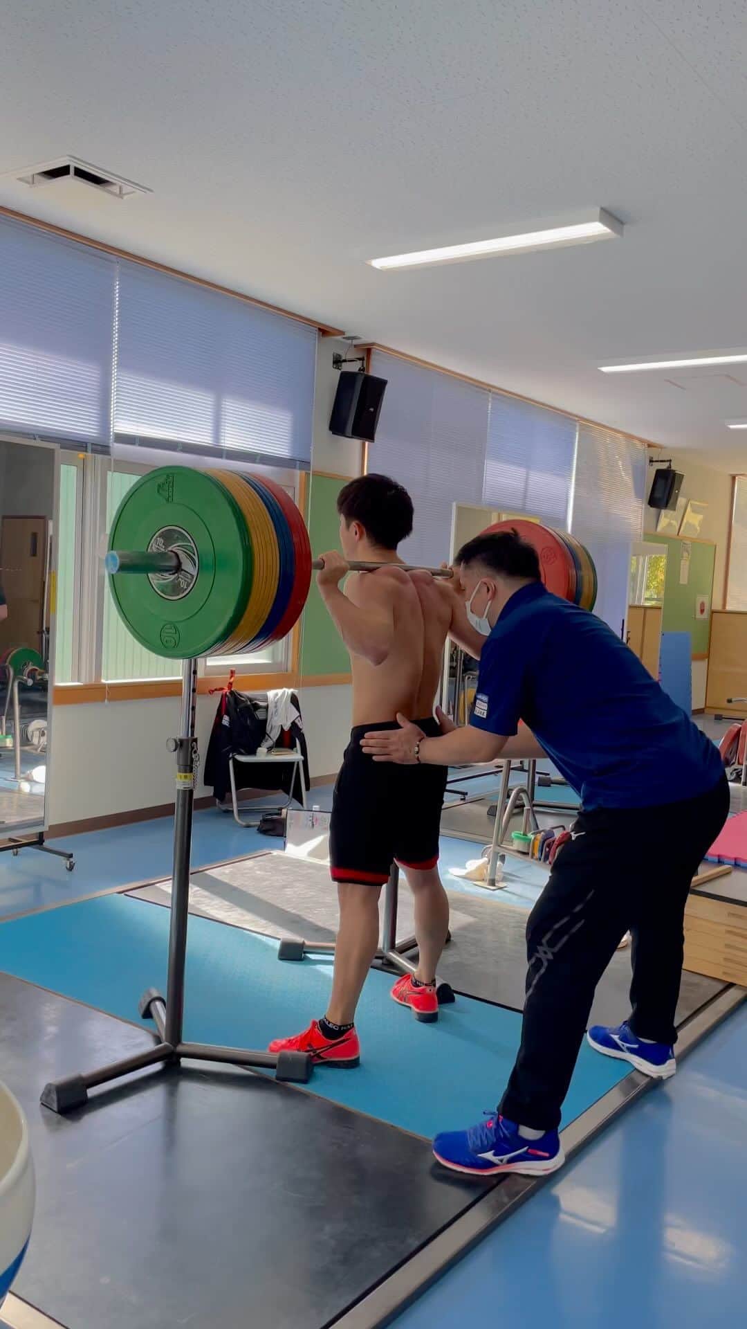 近内三孝のインスタグラム：「Back Squat 190kg 5reps  お尻と体幹意識！  #weightlifting #squat #power」