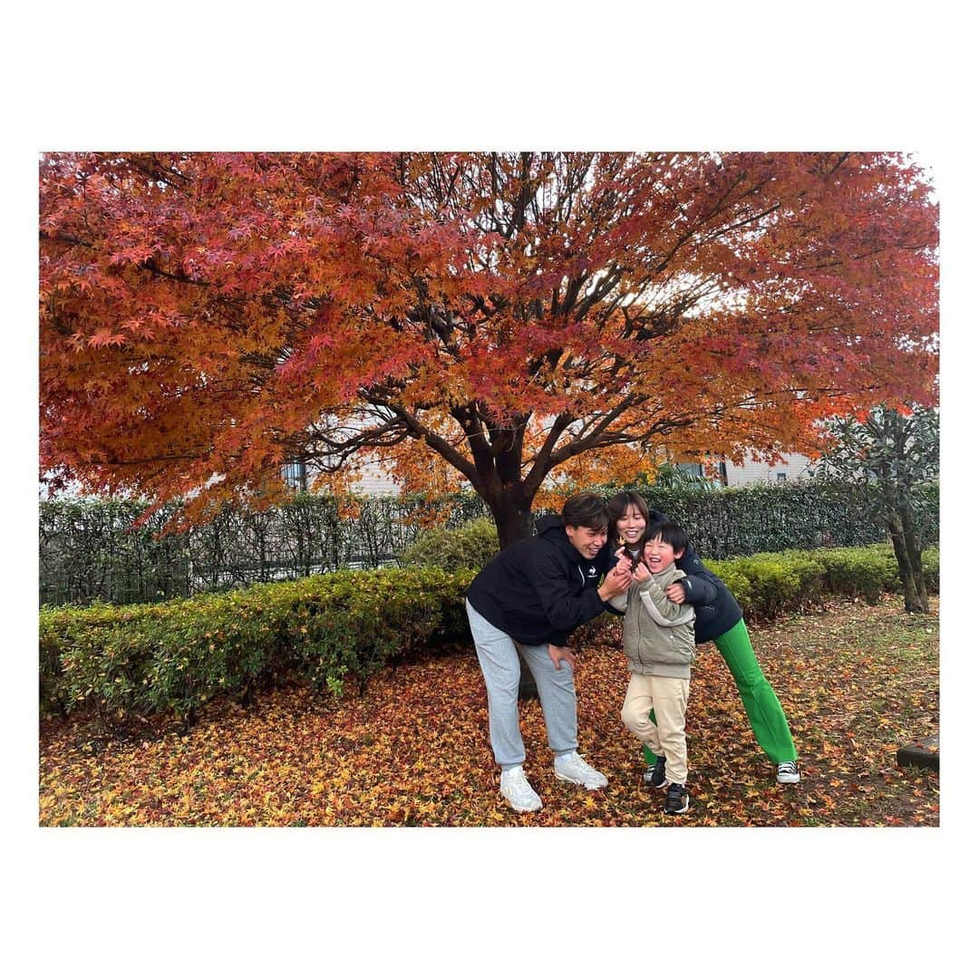 八坂芽依さんのインスタグラム写真 - (八坂芽依Instagram)「"思い出グラム✍️"... 紅葉が🍁綺麗〜 秋が一番好きやけん、秋が長いとこがいいな🫰🏻 年末は、甥っ子と姪っ子と沢山おいかけっこして、久々にかくれんぼしたり 楽しかった〜😊 まだまだ走れるぞ〜🏃‍♂️笑笑 子供の無限の体力にはすごいなと♾ かないませんわ😅」1月12日 20時57分 - yasakamei_28