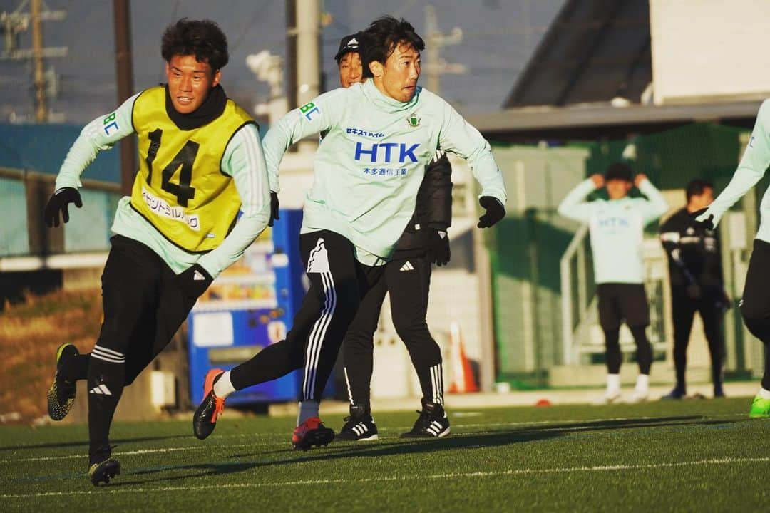 渡邉千真さんのインスタグラム写真 - (渡邉千真Instagram)「. 2023シーズン⚽️ @matsumoto.yamagafc 🟢 . #newseason  #2023 #松本山雅fc  #渡邉千真」1月12日 21時12分 - kazumawatanabe_official