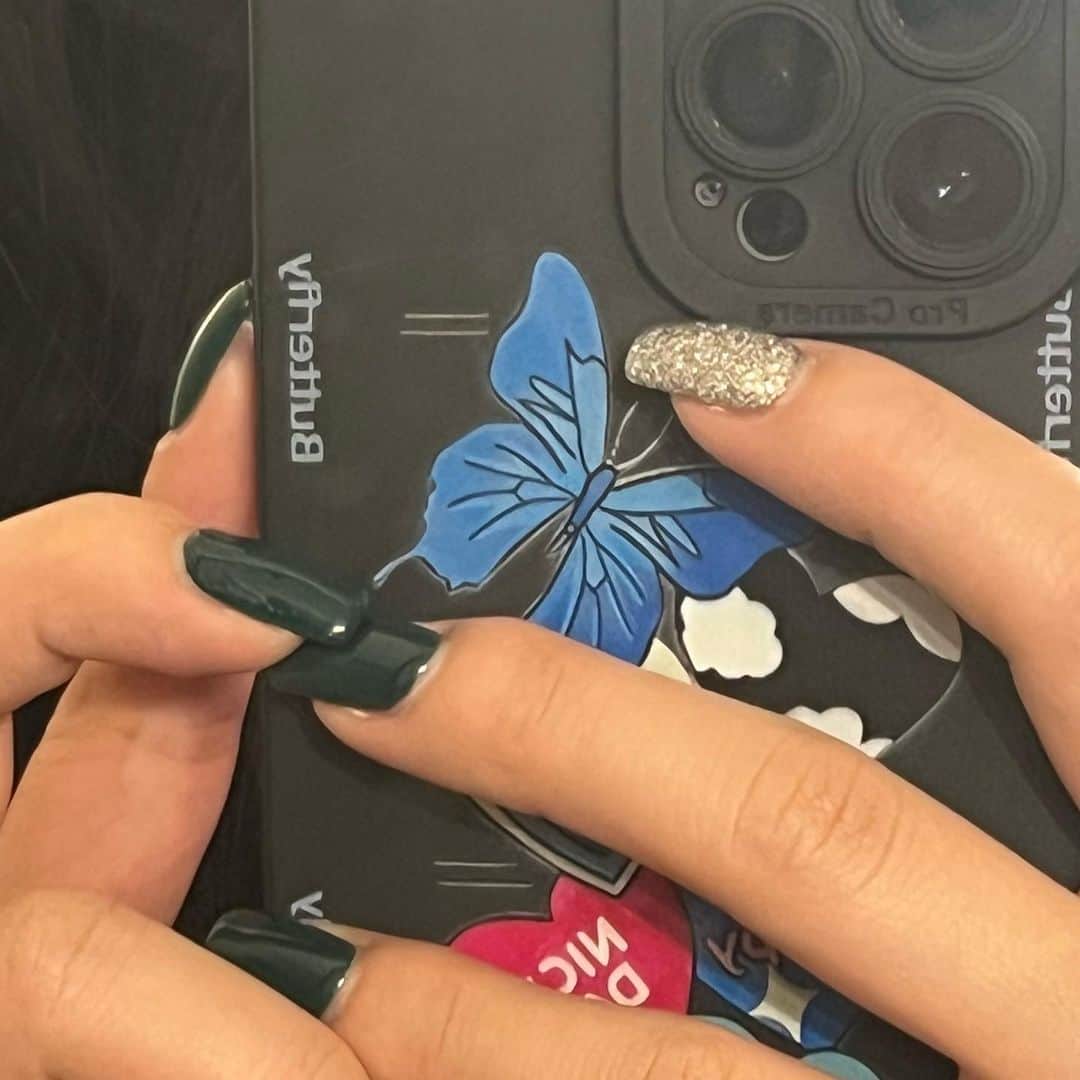 山下恵奈のインスタグラム：「🟢💎 #えなめるネイル」