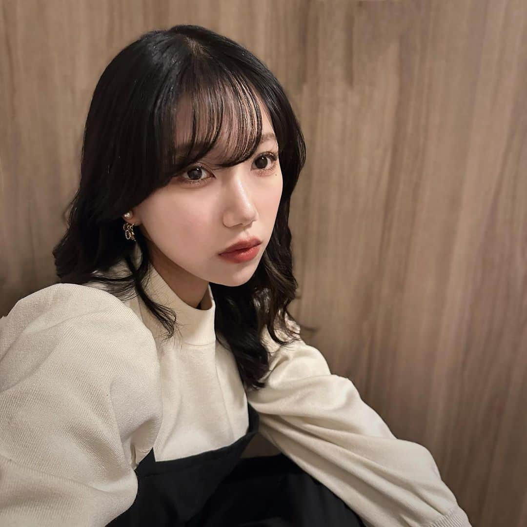 原田まゆのインスタグラム：「. ……🖤 #自撮り#셀카#黒髪」