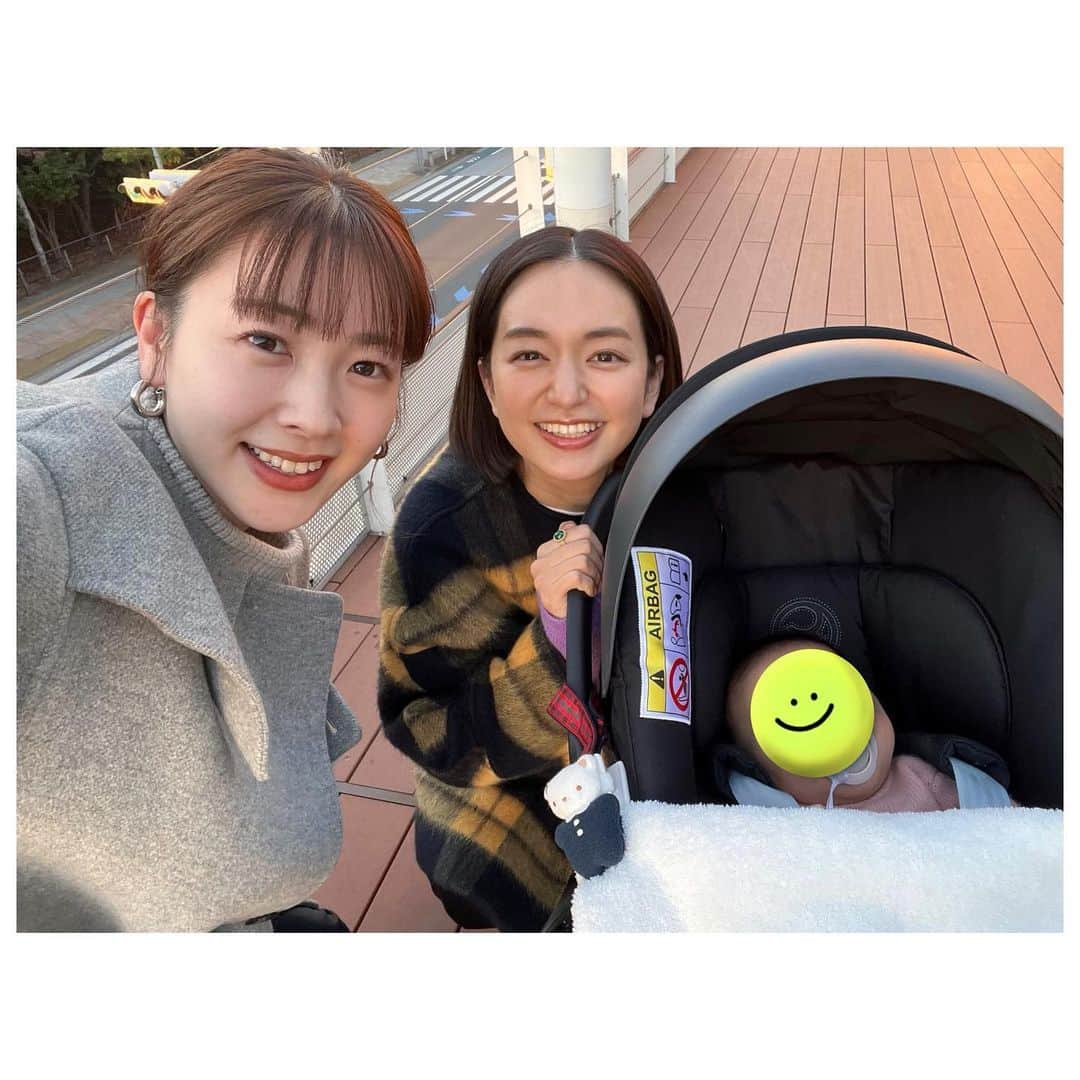 三上真奈のインスタグラム：「* 先日、日テレの後藤晴菜ちゃん&天使に会えました🫶 すやすや眠ってなんてかわいいのでしょう🥹👼  赤ちゃんを抱っこするはるたんを見て 時の流れを感じつつ、 くだらないことに一緒にけらけら笑って 何年経っても変わらない関係がうれしい☺️  母になっても変わらず とぅるんとぅるなはるたんなのでした #うらやましい」