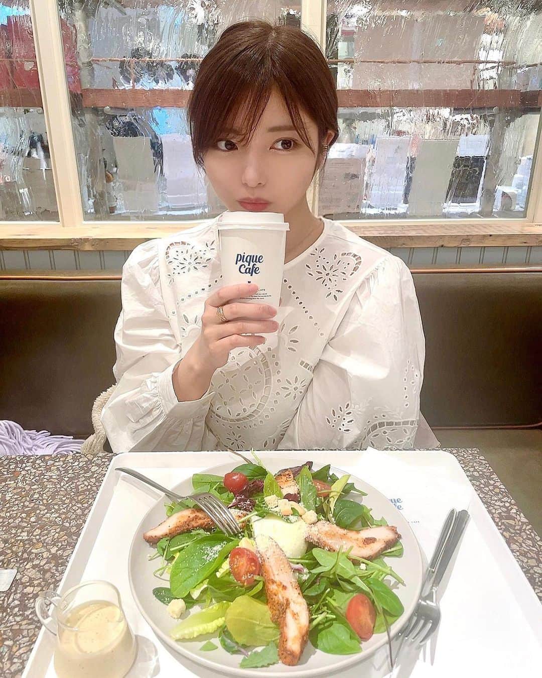 西谷麻糸呂のインスタグラム：「事務所で打ち合わせしてきました✏︎  写真は @gelato_pique_cafe 行ったときの☺︎  ダイエット中だからサラダにした🥹 終わったら絶対クレープ食べる。笑」