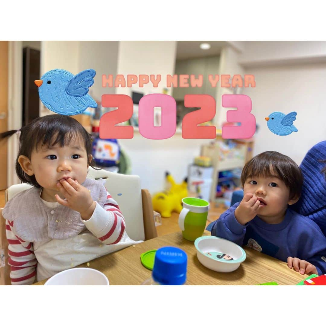 野口綾子さんのインスタグラム写真 - (野口綾子Instagram)「新年会🎍💕 子供2人居ると、遊びに来てくれるの本当に助かる😭  みんなも移動大変だろうに、本当にありがとう✨  @nukazukemiho0320 @orie8722 今年もよろしくお願いします🥰  #友達から #ママ友 #進化 #同級生 #男の子ママ #女の子ママ #兄妹 #2歳差育児 #2歳差兄妹 #3歳 #1歳 #子供のいる暮らし #赤ちゃんのいる生活」1月12日 21時51分 - ayako__n