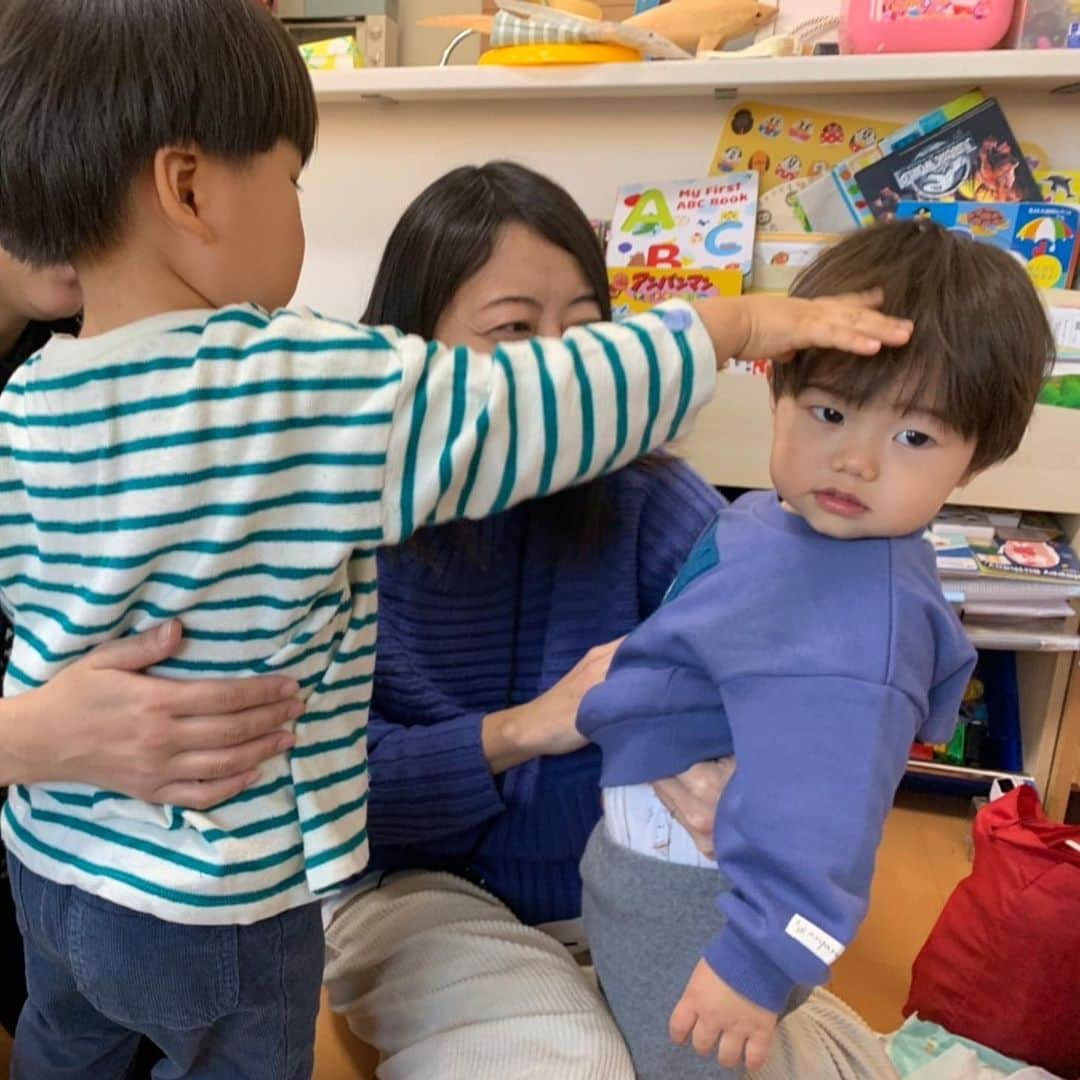 野口綾子さんのインスタグラム写真 - (野口綾子Instagram)「新年会🎍💕 子供2人居ると、遊びに来てくれるの本当に助かる😭  みんなも移動大変だろうに、本当にありがとう✨  @nukazukemiho0320 @orie8722 今年もよろしくお願いします🥰  #友達から #ママ友 #進化 #同級生 #男の子ママ #女の子ママ #兄妹 #2歳差育児 #2歳差兄妹 #3歳 #1歳 #子供のいる暮らし #赤ちゃんのいる生活」1月12日 21時51分 - ayako__n